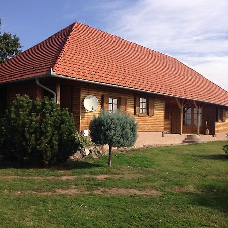 Mezesfeszer Apartman Apartamento Cserkút Exterior foto